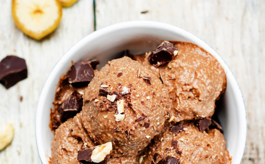 Helado de plátano y chocolate
