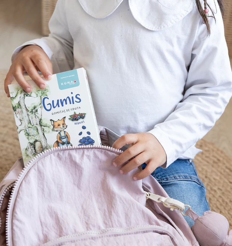 Caja Gumis Berries de Kuna Foods, gomitas de fruta veganas, en estuche con diseño de arándanos y zorro