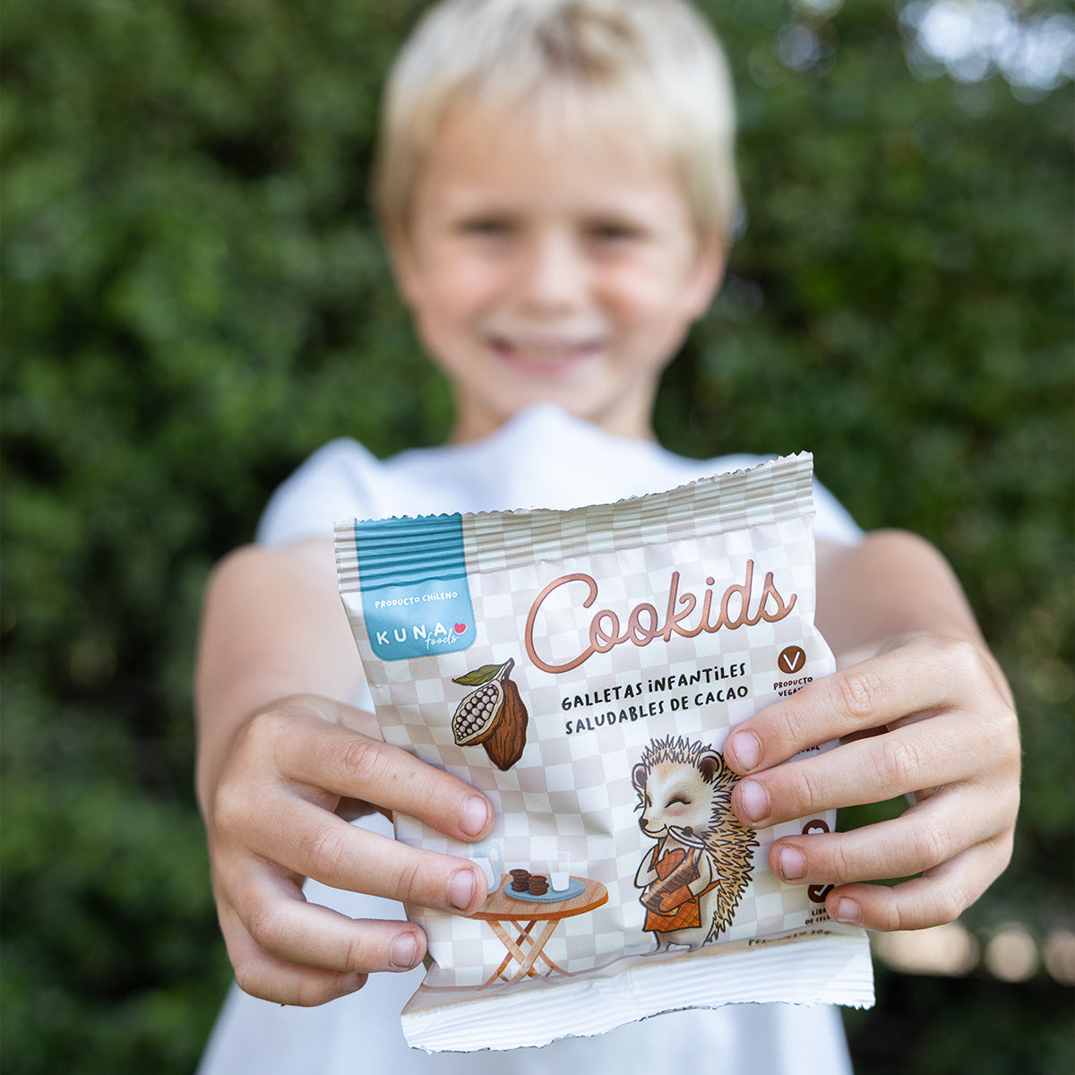 Cookids Cacao de Kuna Foods, galleta de cacao para niños, vegana naturalmente sin lactosa, en paquete
